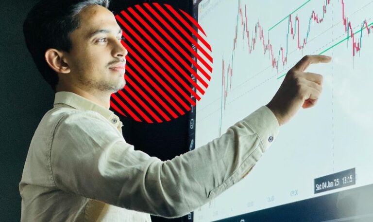 Profissional analisa gráficos e indicadores em painel digital, representando o uso de dados integrados para acompanhar resultados em tempo real e apoiar decisões estratégicas na empresa.