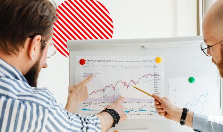 Profissionais analisam gráficos e indicadores de desempenho financeiro durante reunião estratégica, representando a gestão financeira empresarial para acompanhar resultados, controlar recursos, aumentar a rentabilidade e apoiar decisões baseadas em dados.