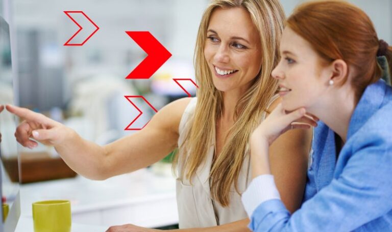 Profissionais analisam informações em sistema de gestão, representando o uso da inteligência artificial empresarial para interpretar dados, automatizar processos, apoiar a tomada de decisões e aumentar a eficiência operacional da empresa.